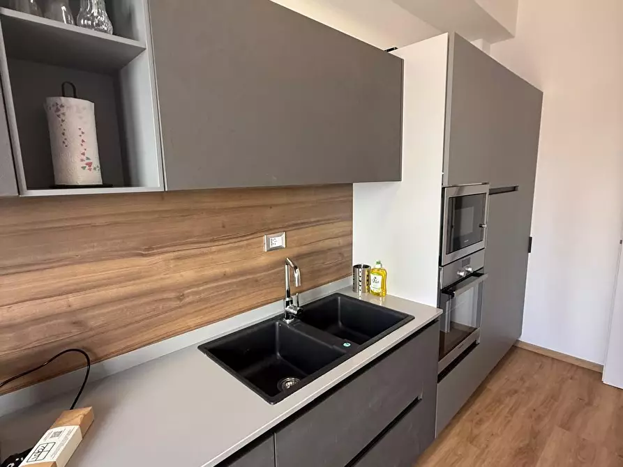 Immagine 21 di Appartamento in vendita  a Viareggio