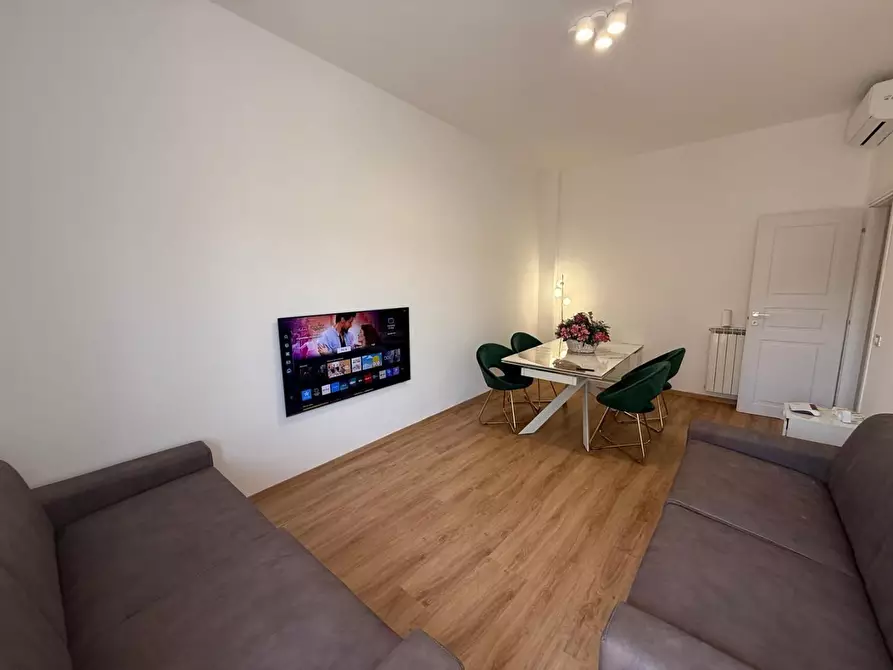 Immagine 3 di Appartamento in vendita  a Viareggio