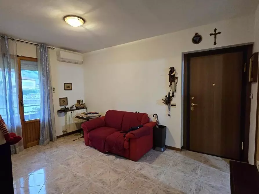 Immagine 1 di Appartamento in vendita  a Massa