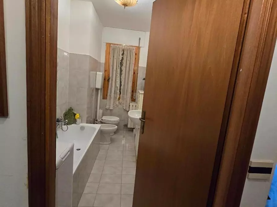 Immagine 5 di Appartamento in vendita  a Massa