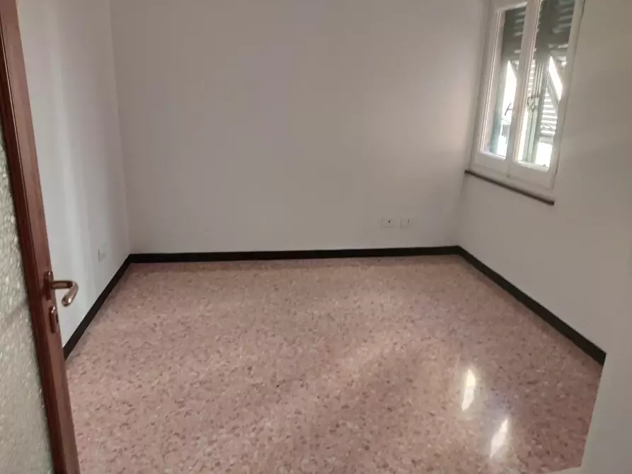 Immagine 10 di Ufficio in affitto  a Chiavari