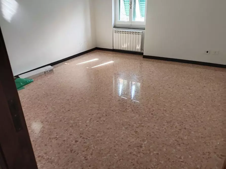 Immagine 11 di Ufficio in affitto  a Chiavari