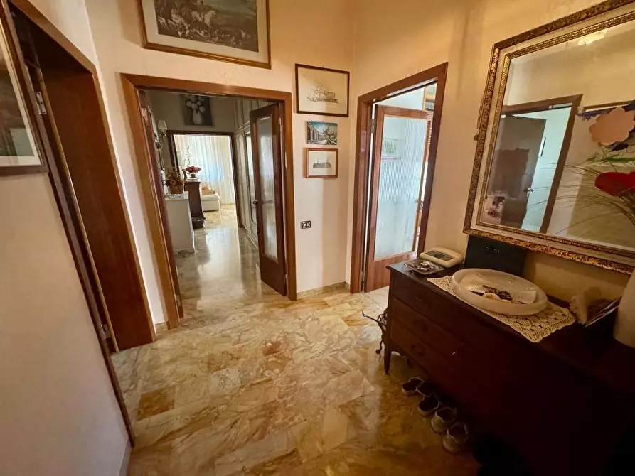 Immagine 17 di Appartamento in vendita  a Siena