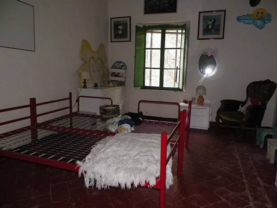 Immagine 10 di Casa colonica in vendita  a Siena