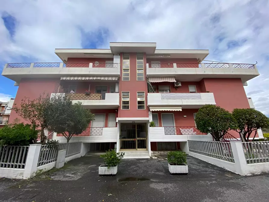 Immagine 1 di Appartamento in affitto  a Carrara