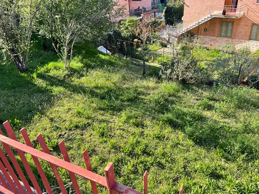 Immagine 9 di Appartamento in vendita  a Siena