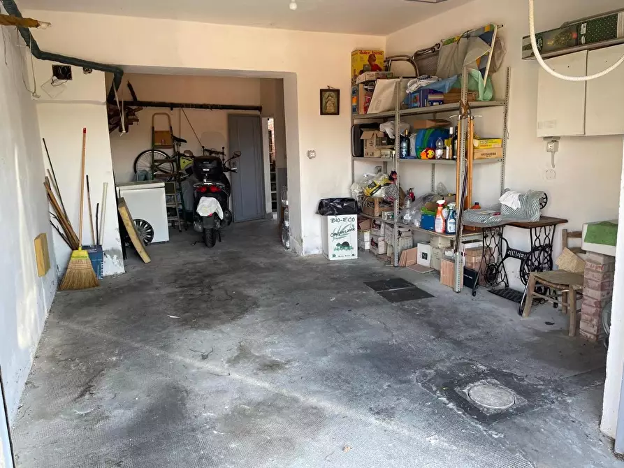 Immagine 10 di Appartamento in vendita  a Siena