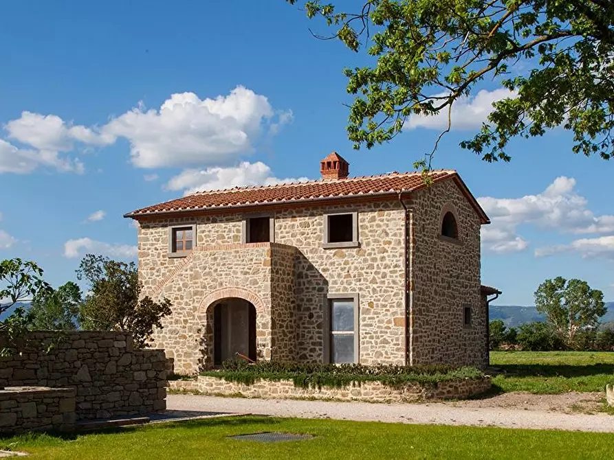 Immagine 2 di Casa colonica in vendita  a Cortona