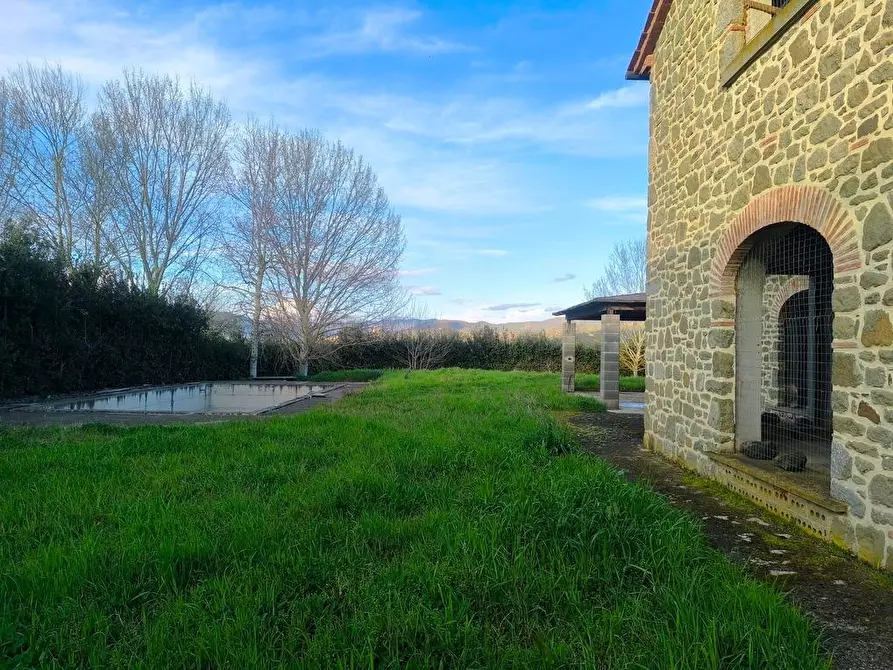 Immagine 5 di Casa colonica in vendita  a Cortona
