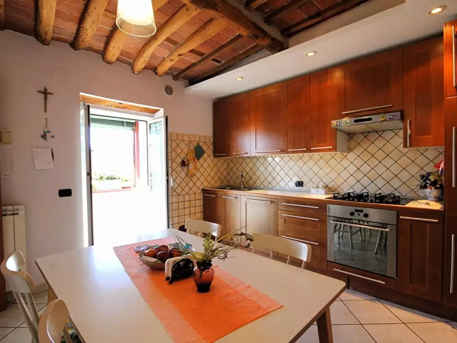 Immagine 6 di Appartamento in vendita  a Lucca