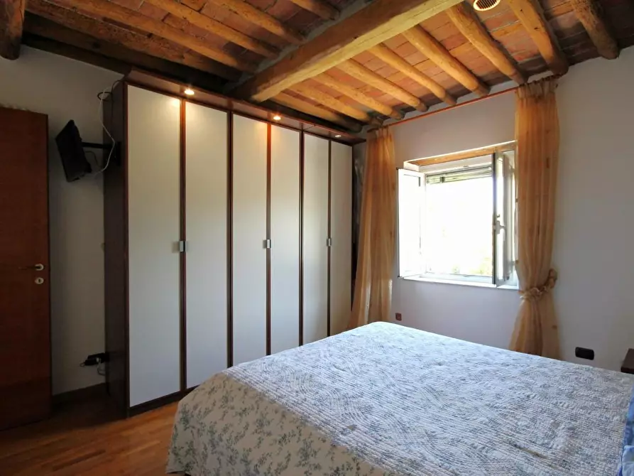 Immagine 12 di Appartamento in vendita  a Lucca