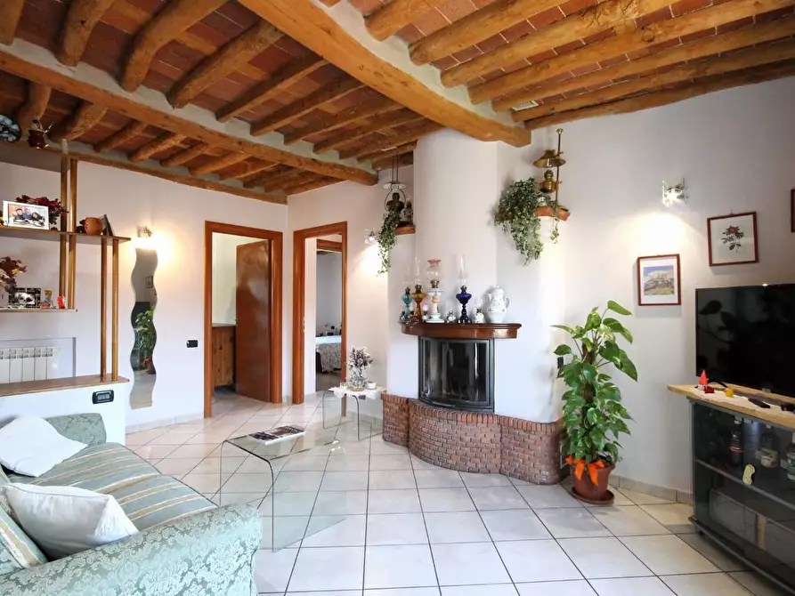 Immagine 3 di Appartamento in vendita  a Lucca