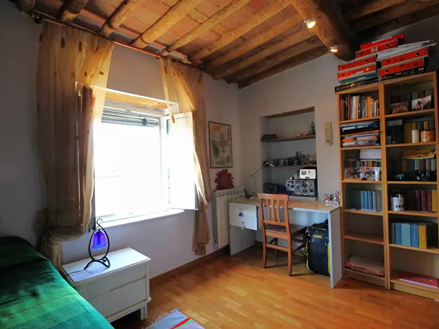 Immagine 14 di Appartamento in vendita  a Lucca