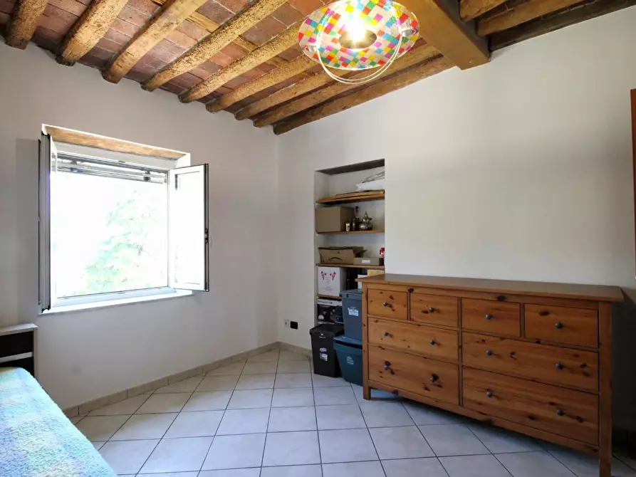 Immagine 10 di Appartamento in vendita  a Lucca