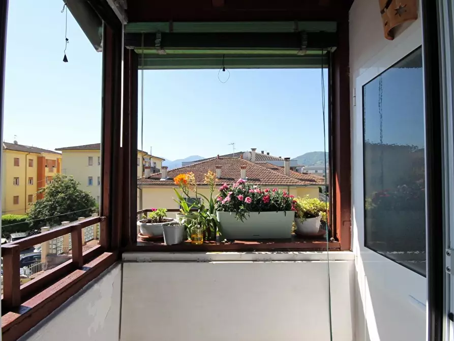 Immagine 8 di Appartamento in vendita  a Lucca