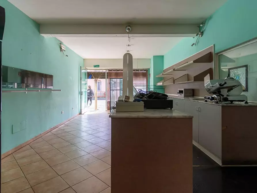 Immagine 4 di Locale commerciale in vendita  a Vinci