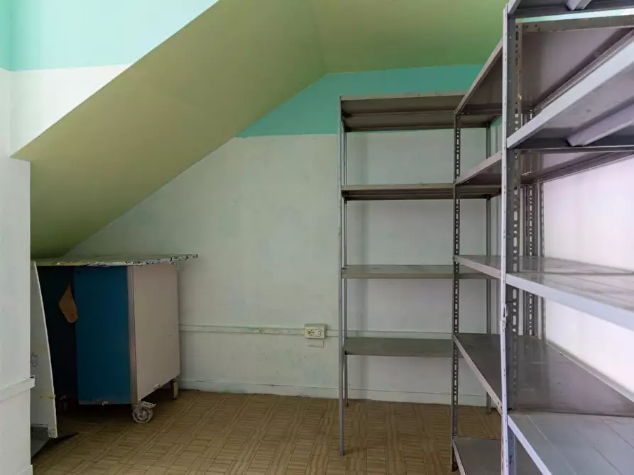 Immagine 11 di Locale commerciale in vendita  a Vinci