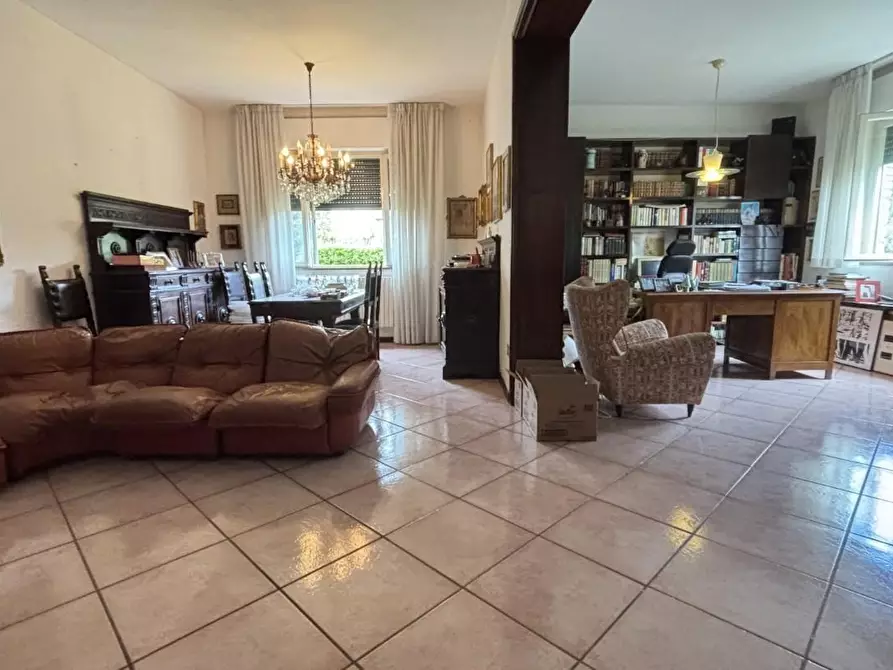 Immagine 1 di Casa bifamiliare in vendita  a Cascina