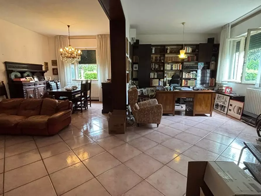 Immagine 13 di Casa bifamiliare in vendita  a Cascina