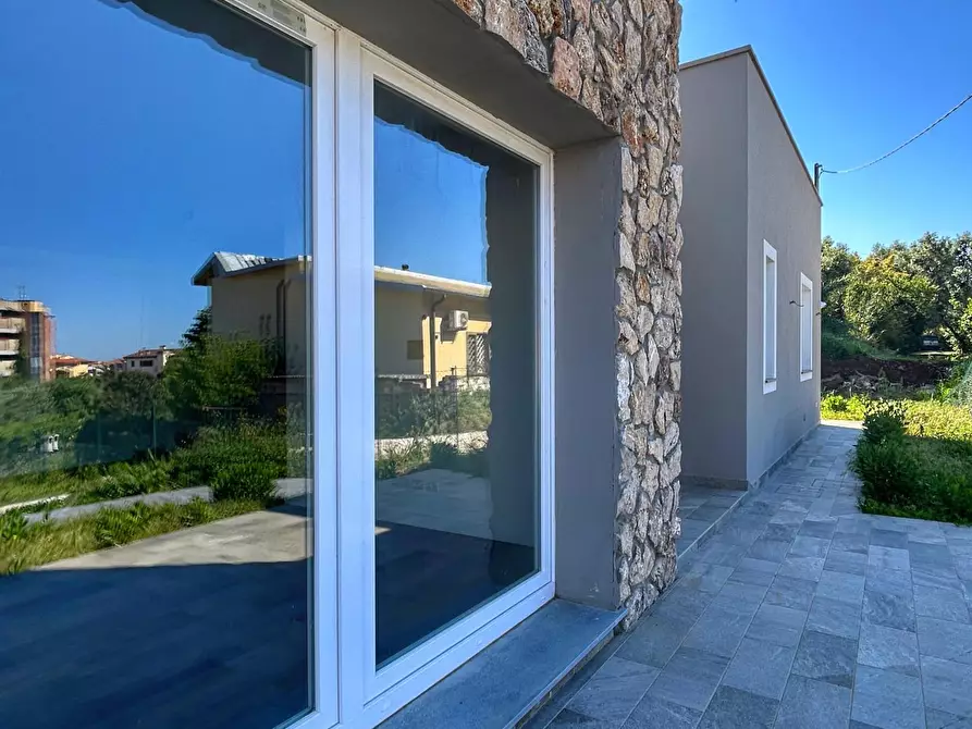 Immagine 2 di Villa in vendita  a Livorno