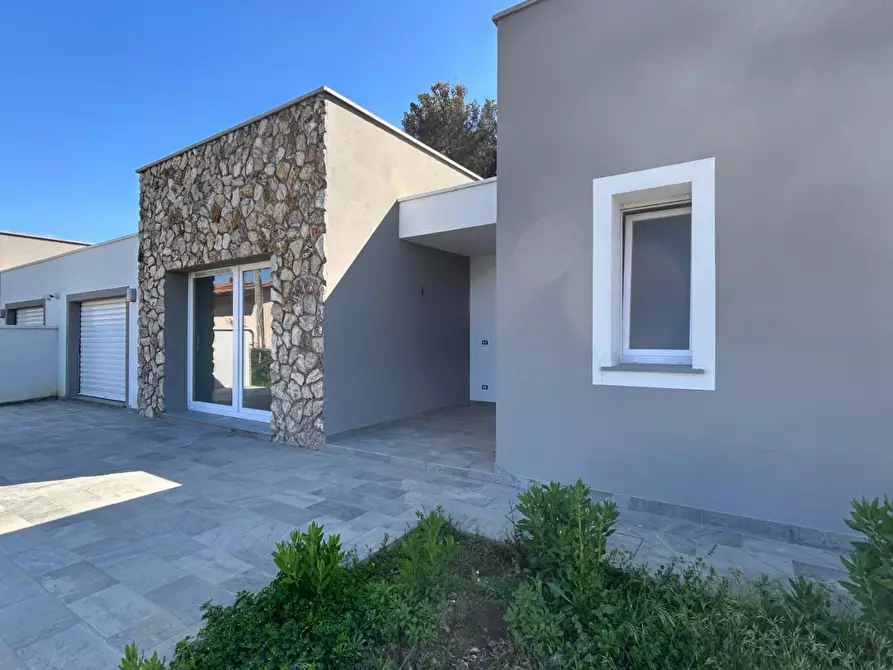 Immagine 1 di Villa in vendita  a Livorno