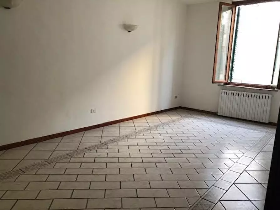 Immagine 4 di Ufficio in affitto  a Pontedera