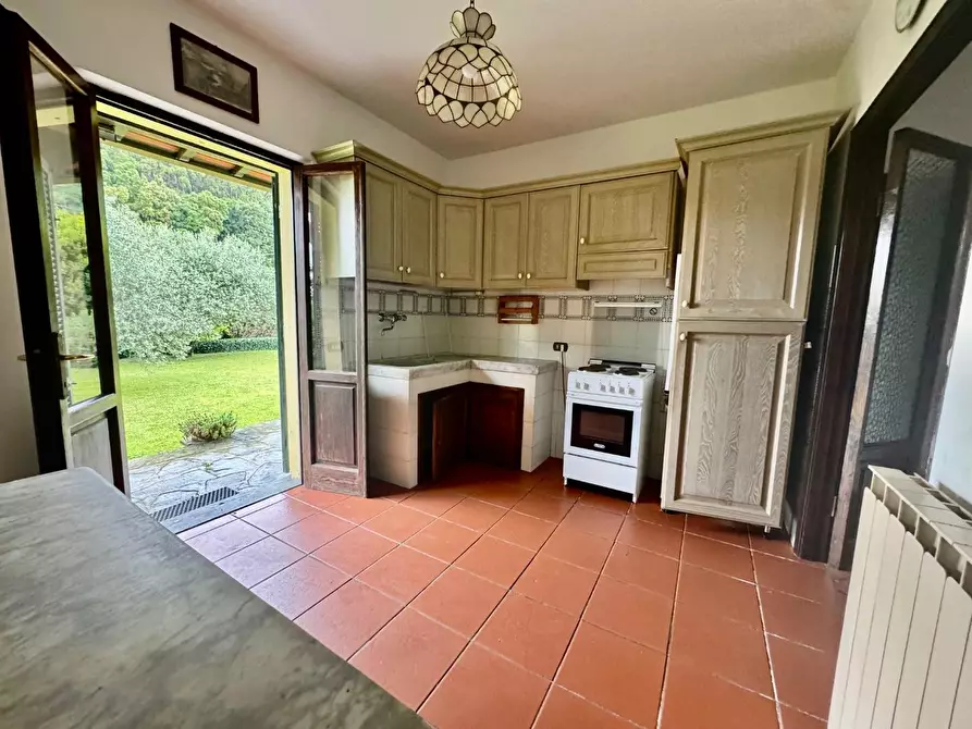 Immagine 12 di Casa bifamiliare in vendita  a Montignoso