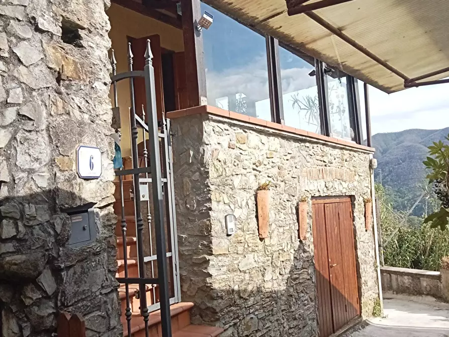 Immagine 2 di Casa semindipendente in vendita  a Podenzana