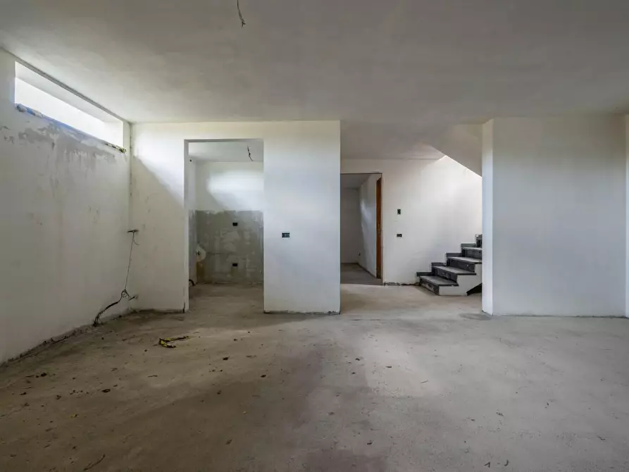 Immagine 11 di Villa in vendita  a San Giuliano Terme