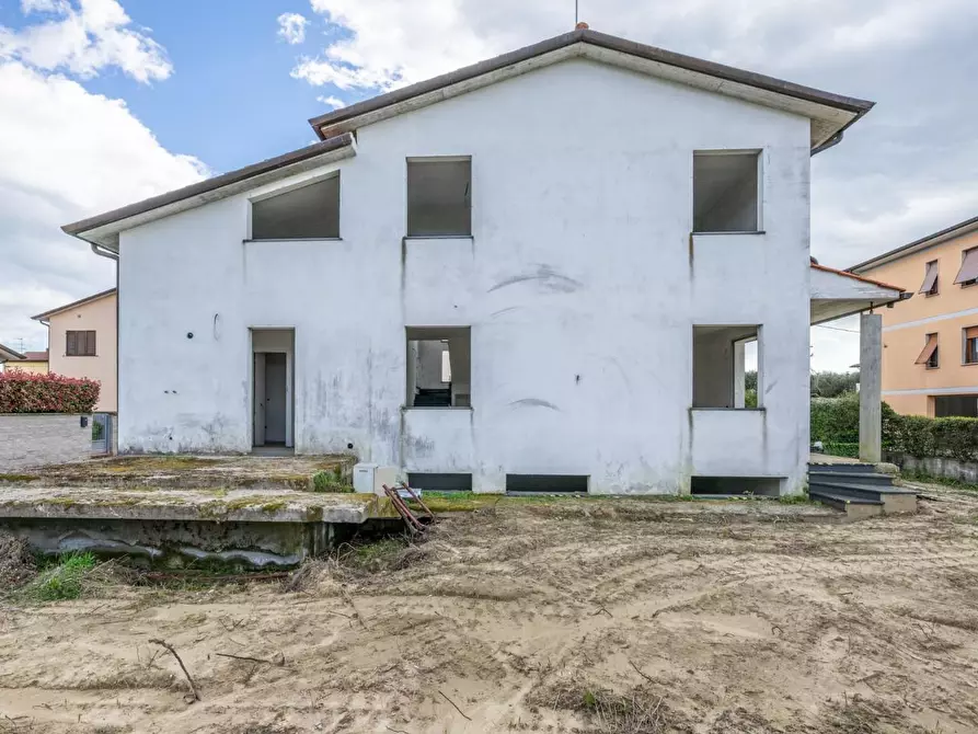 Immagine 37 di Villa in vendita  a San Giuliano Terme