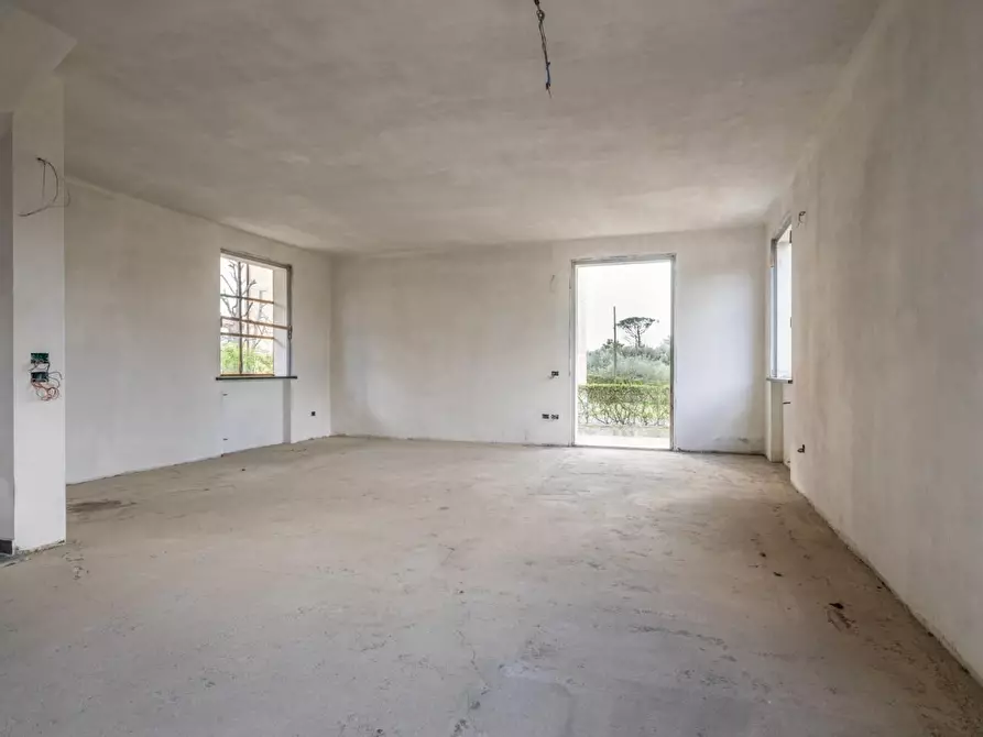 Immagine 2 di Villa in vendita  a San Giuliano Terme