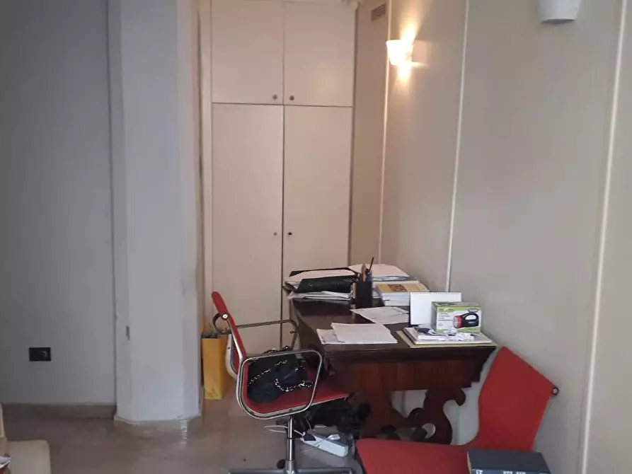 Immagine 2 di Negozio in affitto  a Pisa