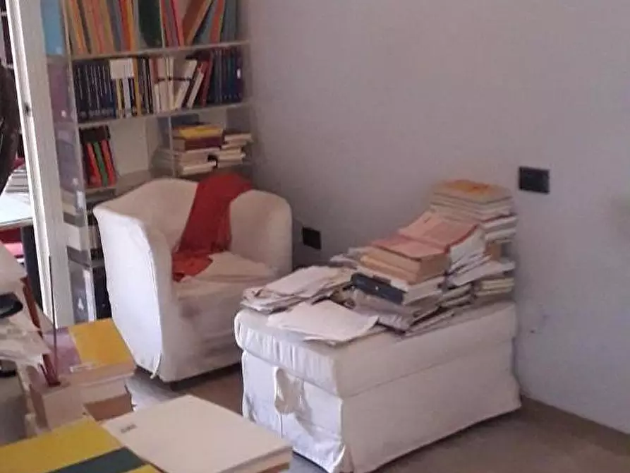 Immagine 1 di Negozio in affitto  a Pisa