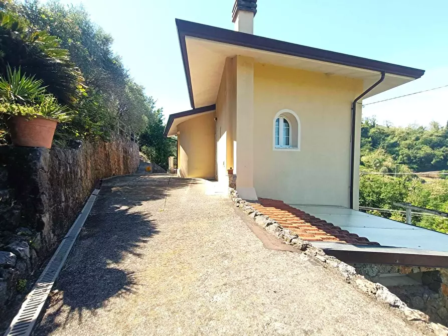 Immagine 2 di Casa indipendente in vendita  a Carrara