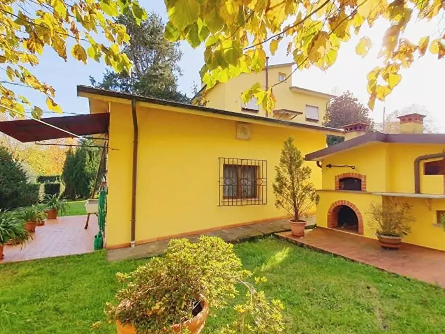 Immagine 20 di Villa in vendita  a Capannori