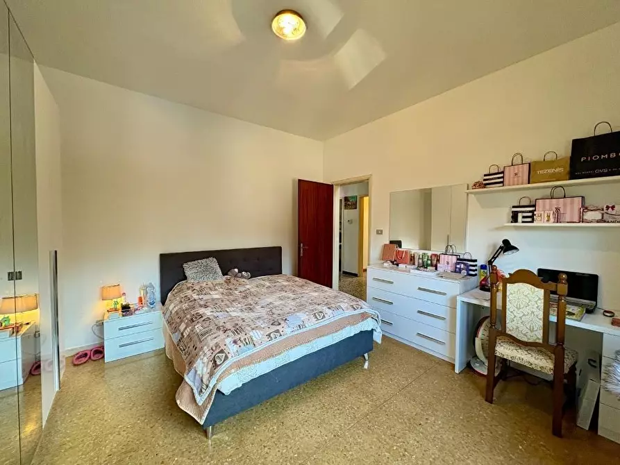 Immagine 15 di Villa in vendita  a Capannori