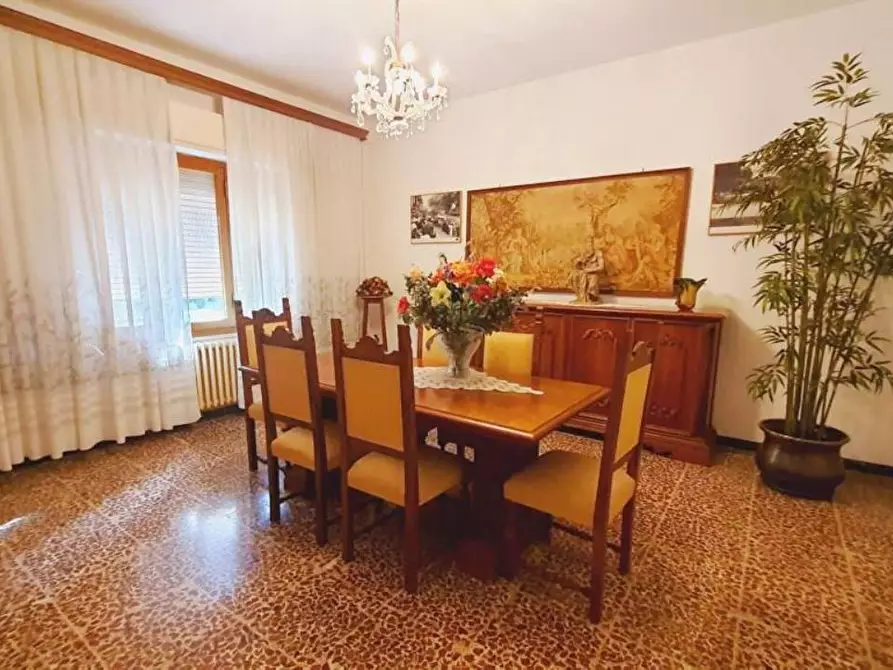 Immagine 8 di Villa in vendita  a Capannori