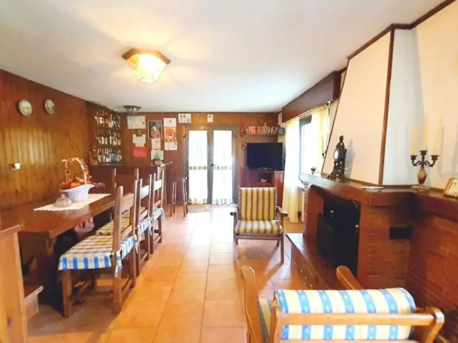 Immagine 3 di Villa in vendita  a Capannori