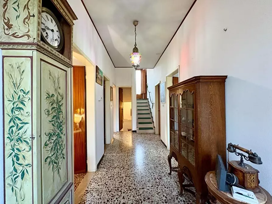 Immagine 27 di Villa in vendita  a Capannori