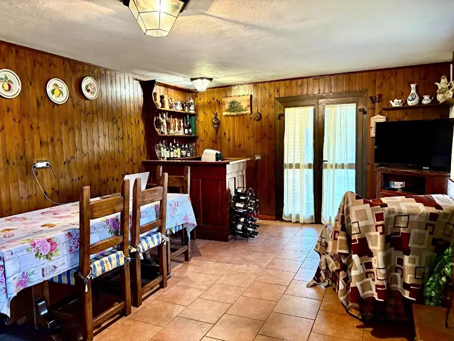 Immagine 9 di Villa in vendita  a Capannori