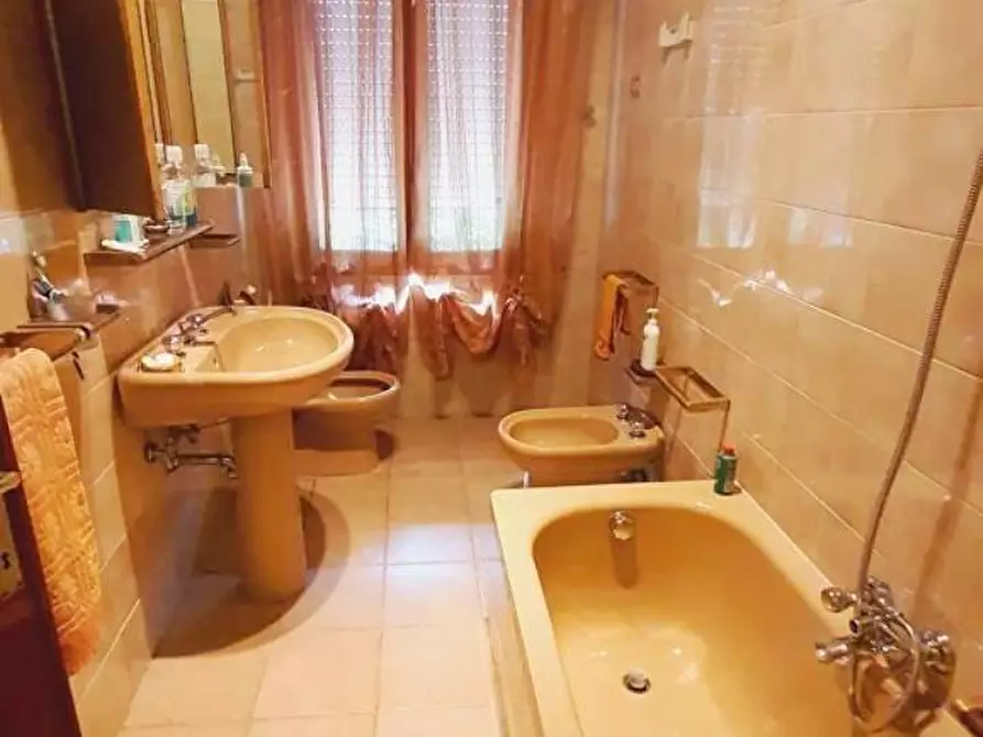 Immagine 15 di Villa in vendita  a Capannori