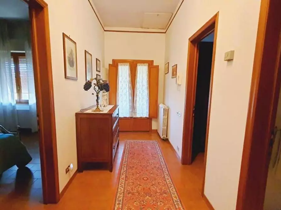 Immagine 10 di Villa in vendita  a Capannori