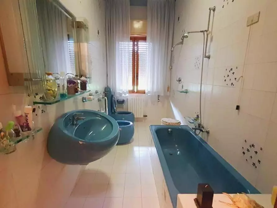 Immagine 9 di Villa in vendita  a Capannori