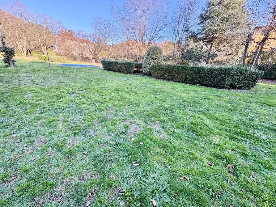 Immagine 2 di Villa in vendita  a Capannori