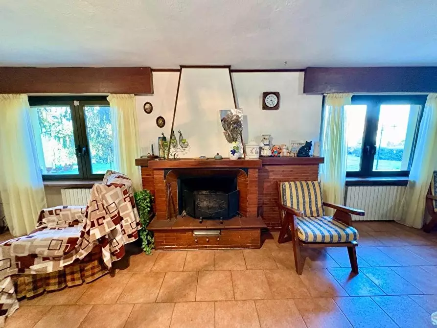 Immagine 11 di Villa in vendita  a Capannori