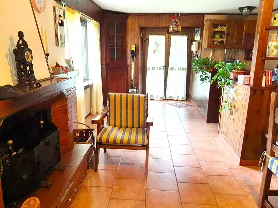 Immagine 4 di Villa in vendita  a Capannori