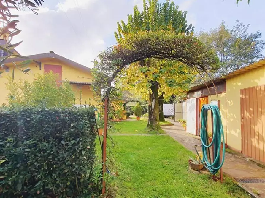 Immagine 16 di Villa in vendita  a Capannori