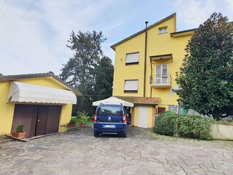 Immagine 26 di Villa in vendita  a Capannori