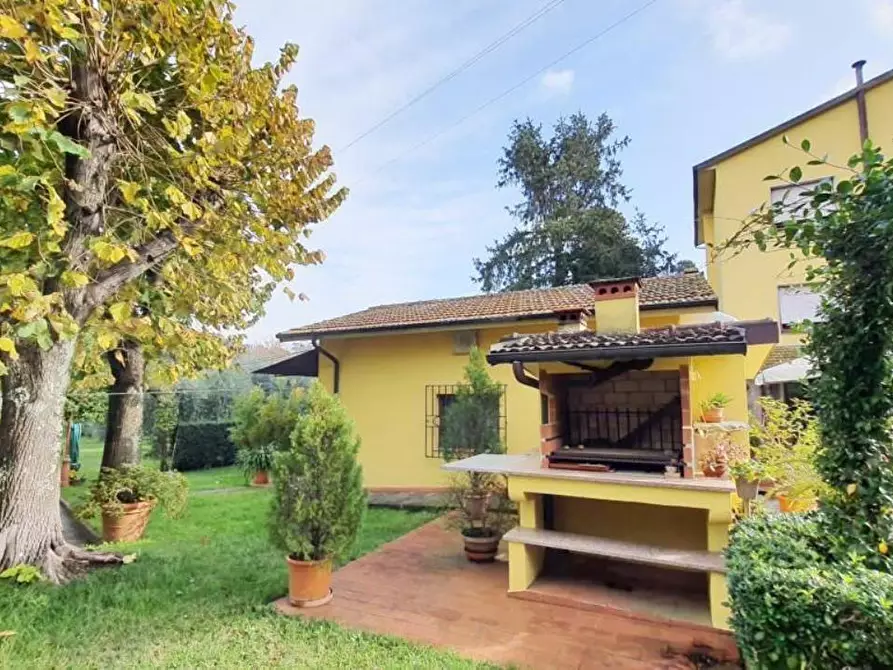 Immagine 1 di Villa in vendita  a Capannori