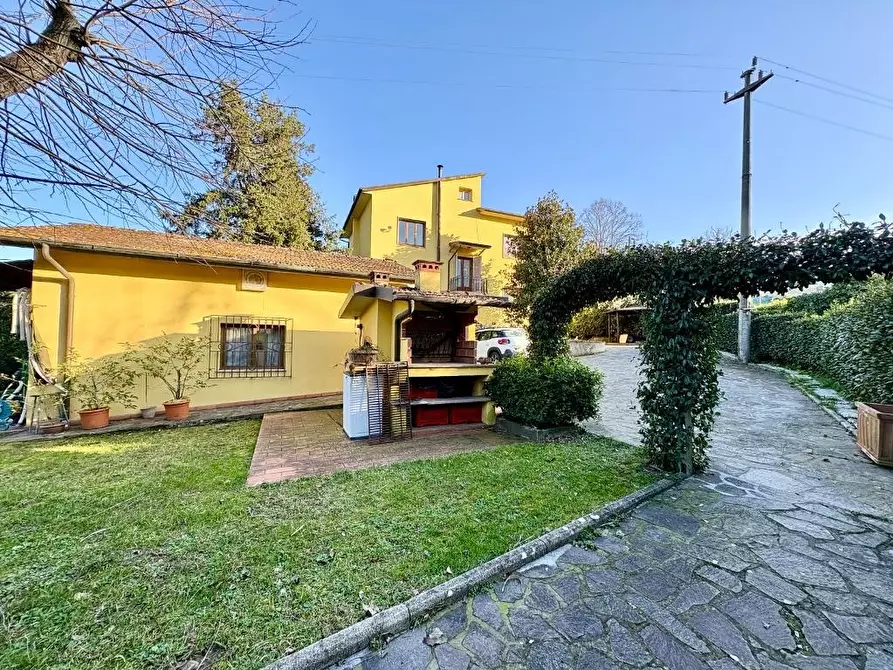 Immagine 6 di Villa in vendita  a Capannori